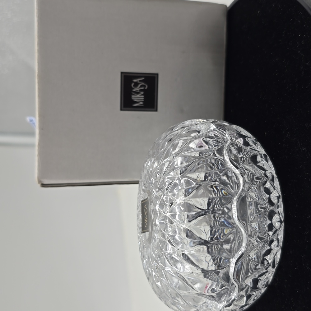 Mikasa Crystal Liberty Round Covered Box 3.5" In original box Trinket Box